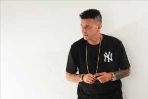 DJ Detonna volta a cena e lança desabafo, em forma de música