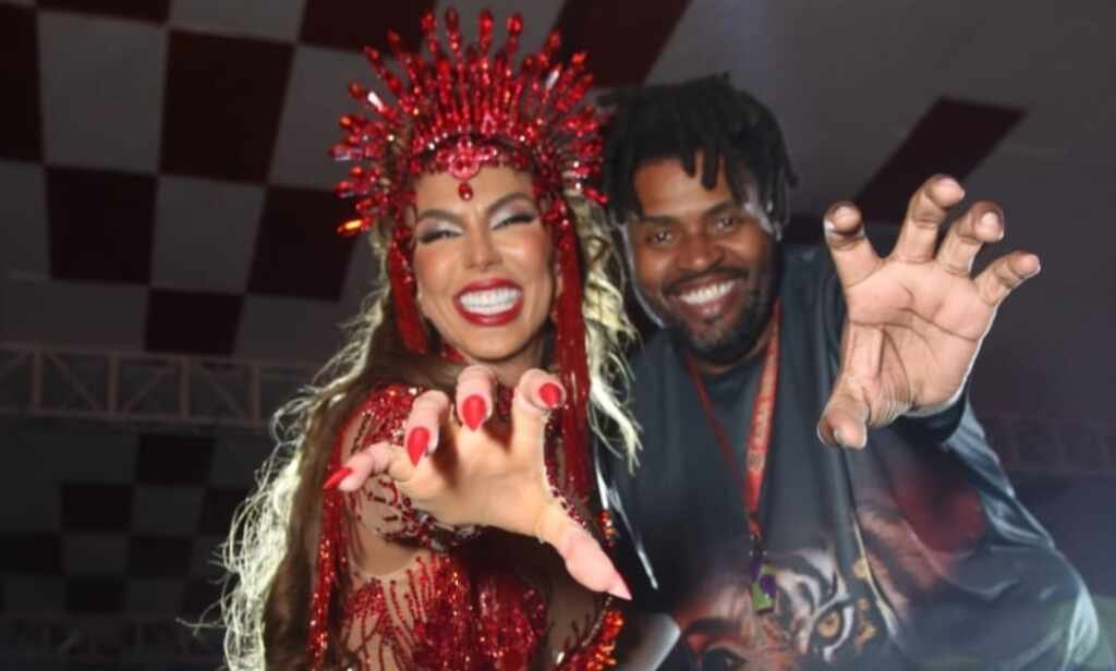 Andrea de Andrade é coroada rainha de bateria da Porto da Pedra