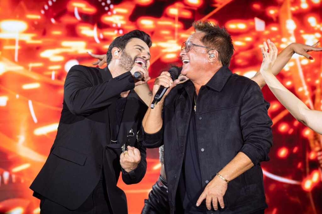 Cantor sertanejo Leonardo esbanja elogio a Thiago Carvalho