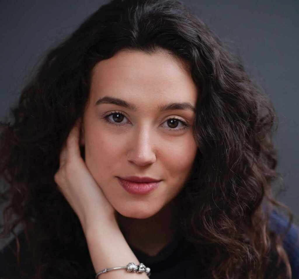 Mafê Crepaldi: Uma década de versatilidade no cinema e teatro