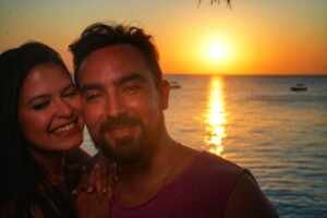 Arthur Medeiros e Thatiane Medeiros curtem lua de mel em Zanzibar
