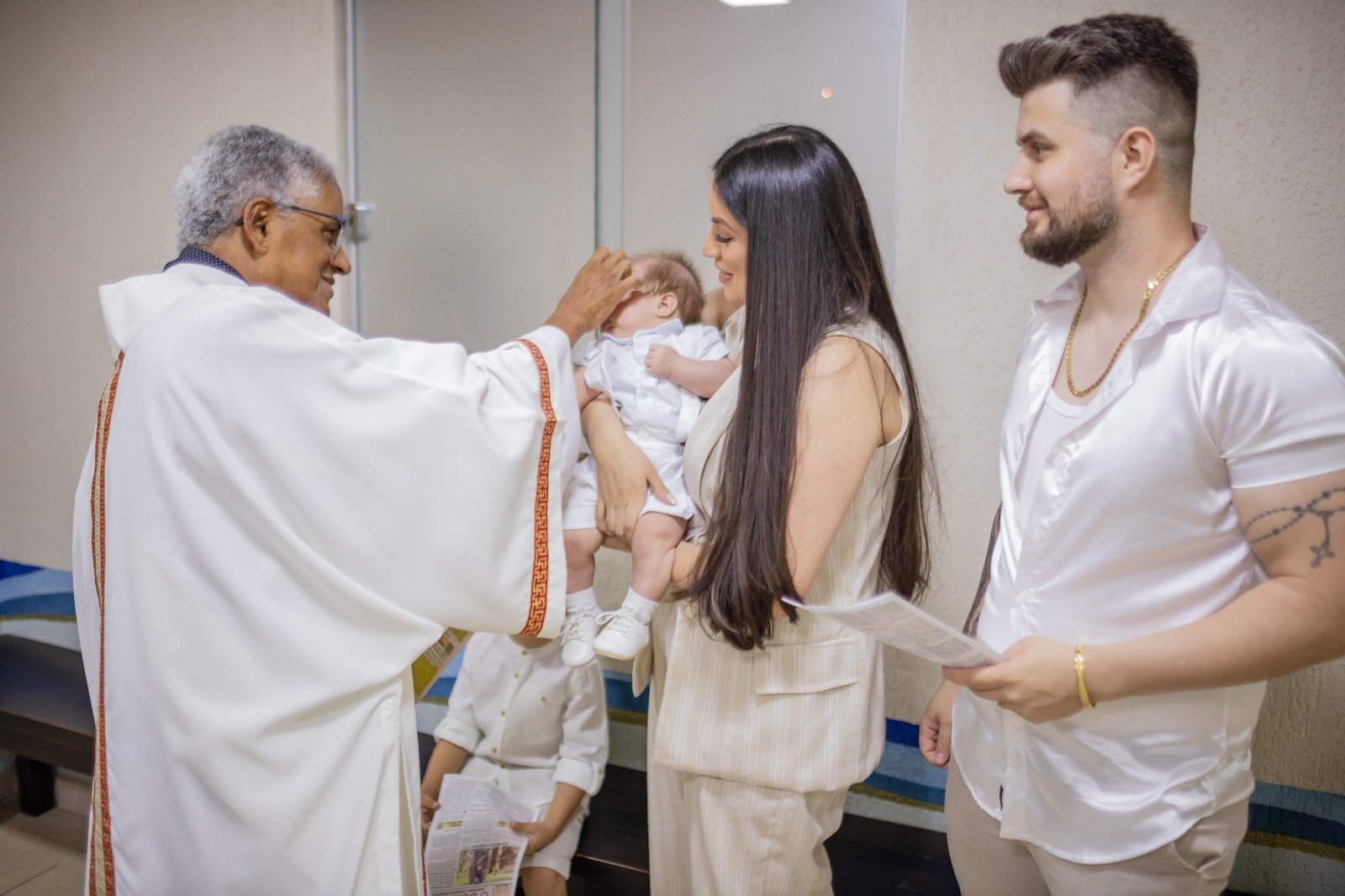 Conrado e sua Anna batizam o filho, Bernardo, em Goiânia 16 Conrado e sua Anna batizam o filho, Bernardo - Crédito da Foto: @gustavomenesesphoto / Divulgação