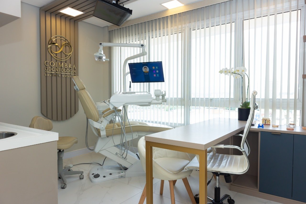 Clínica Coimbra Odontologia: Tecnologia e Expertise Transformando Sorrisos em Nova Iguaçu 21 WhatsApp Image 2024 09 25 at 21.14.36 1