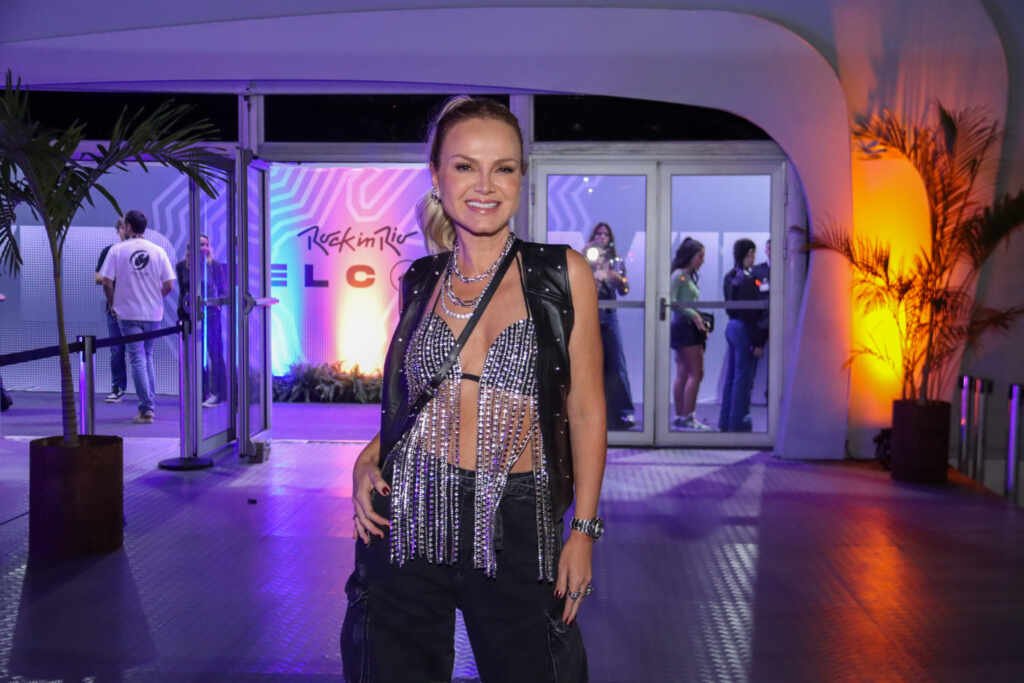 Eliana aposta em look com a barriga de fora para o Rock in Rio