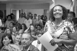 Professora Lucélia, candidata a vereadora é homenageada na Câmara de Bertioga