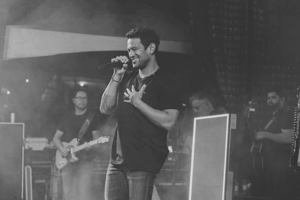 Edy Britto e Samuel brilham em Fortaleza-CE: Uma noite de emoção Edy Britto e Samuel brilham em Fortaleza-CE: Uma noite de emoção