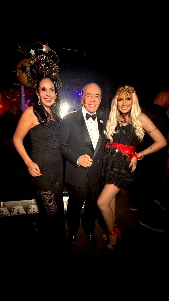 Chaline Grazik encanta entre as celebridades convidadas para o Baile do Helinho 15 Chaline Grazik encanta entre as celebridades convidadas para o Baile do Helinho