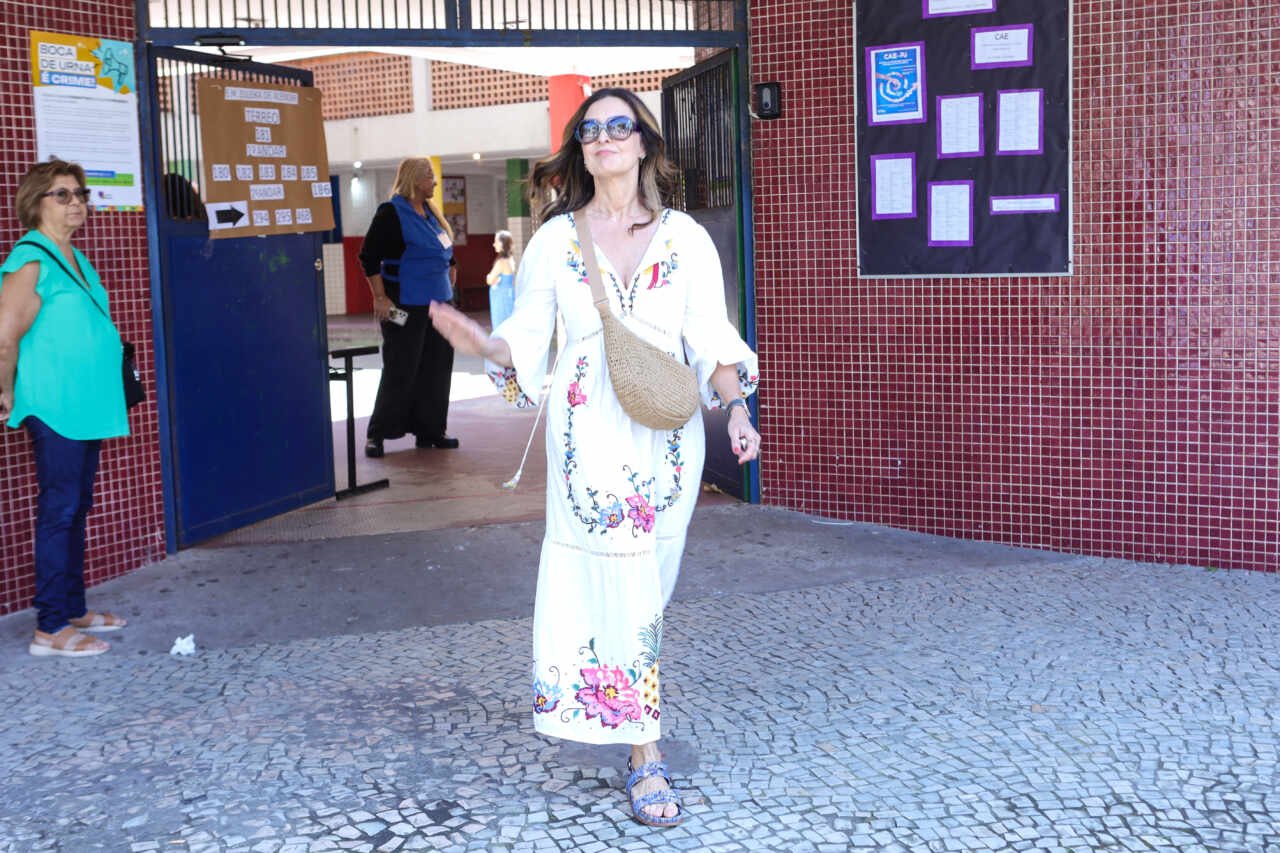 Glória Pires, Bruna Marquezine entre outros famosos votam no 1º turno das eleições 2024 28 Glória Pires, Bruna Marquezine entre outros famosos votam no 1º turno das eleições 2024