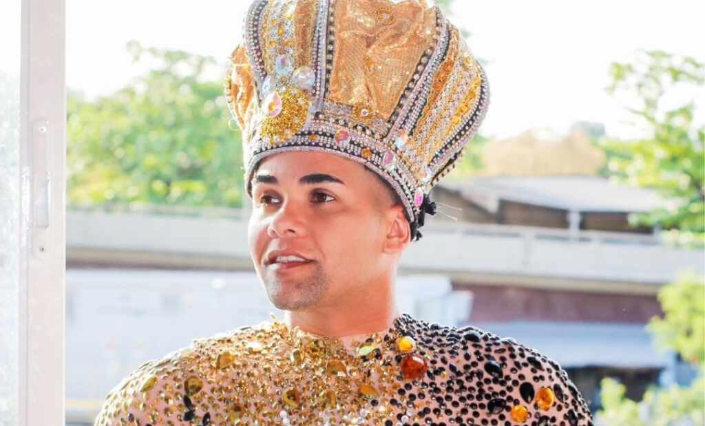 Bruno Pinheiro reinará sozinho à frente da bateria da Tradição na Marquês de Sapucaí Porta-bandeiras e musa da Portela usam Daniel Zarmanno na escolha do samba da agremiação