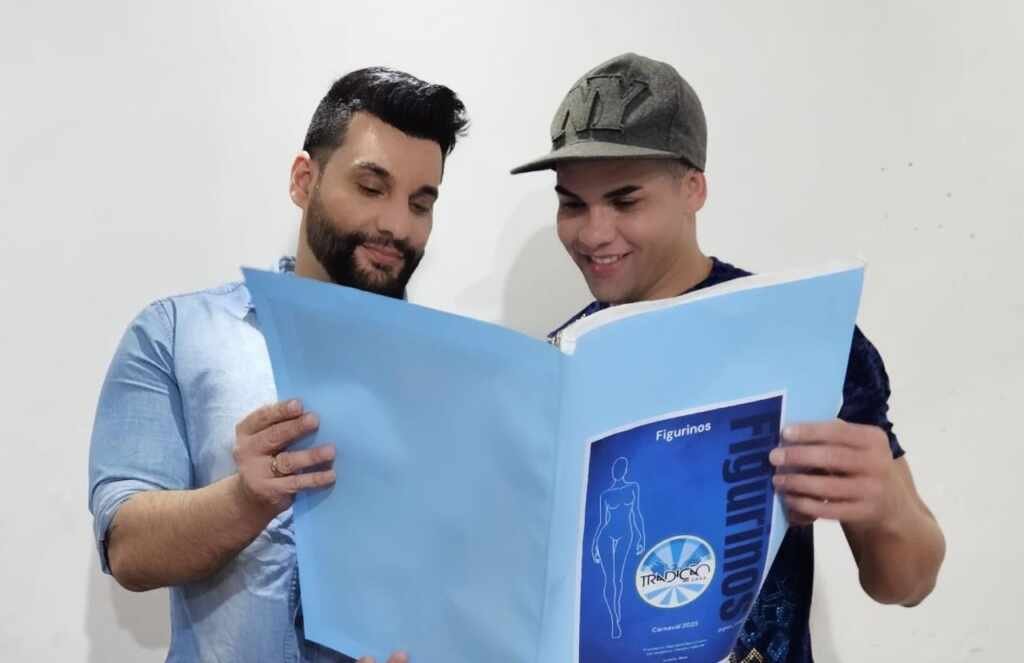 Rei de bateria da Tradição inicia preparativos com a fantasia da estreia Sapucaí Rei de bateria da Tradição inicia preparativos com a fantasia da estreia Sapucaí