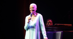 Dionne Warwick encanta São Paulo em show de despedida da turnê “One Last Time”