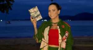 Carina Alves encanta o público na FLIP 2024 com poesia e sessão de autógrafos