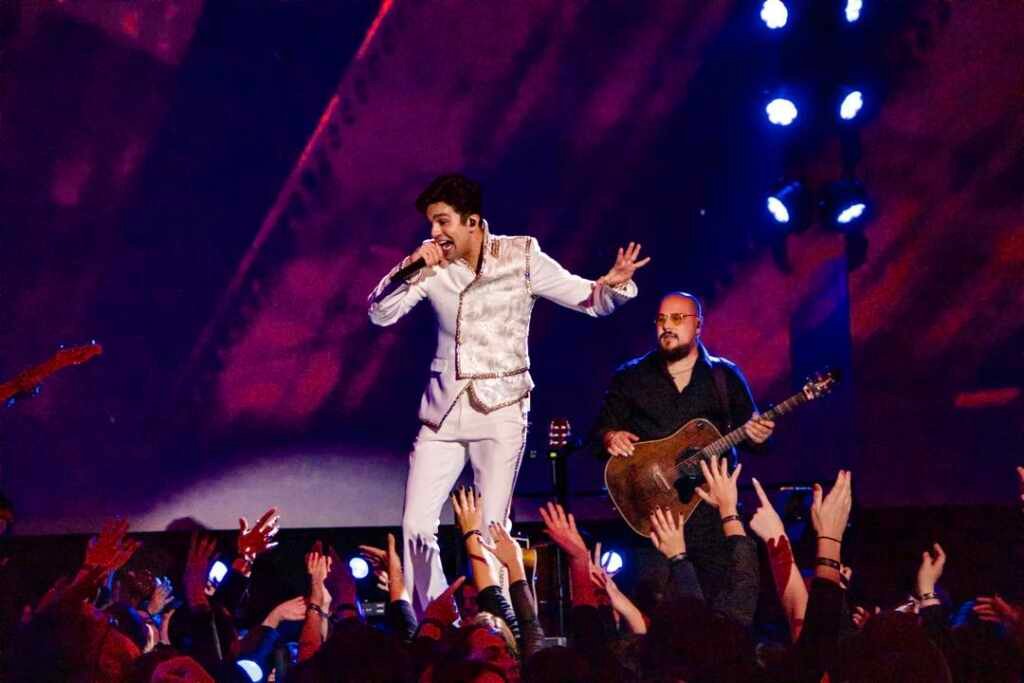 Luan Santana promove imersão inédita em Curitiba com “Registro Histórico – A Experiência” Cantor Luan Santana lança VOL 1 do seu "Luan Ao Vivo na Lua’