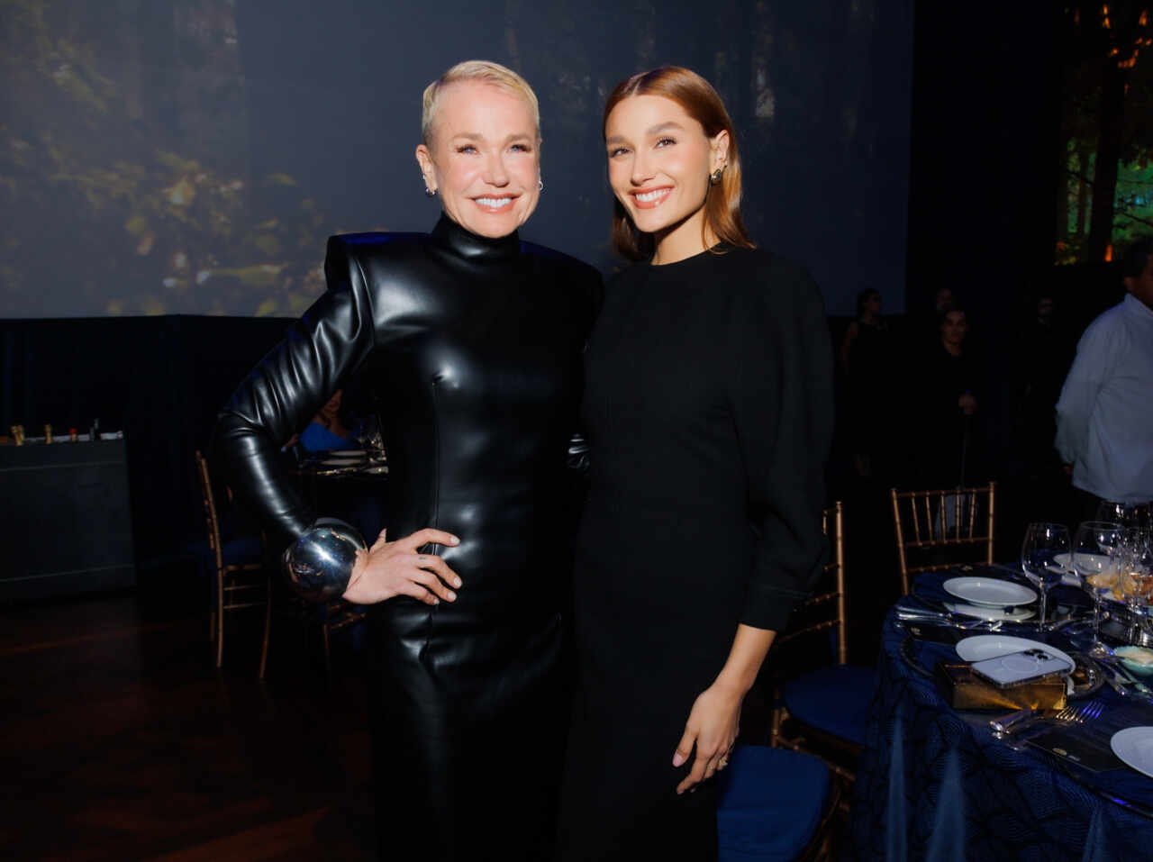 Ivete Sangalo faz roda de axé com Xuxa, Sasha e irmã de Ayrton Senna