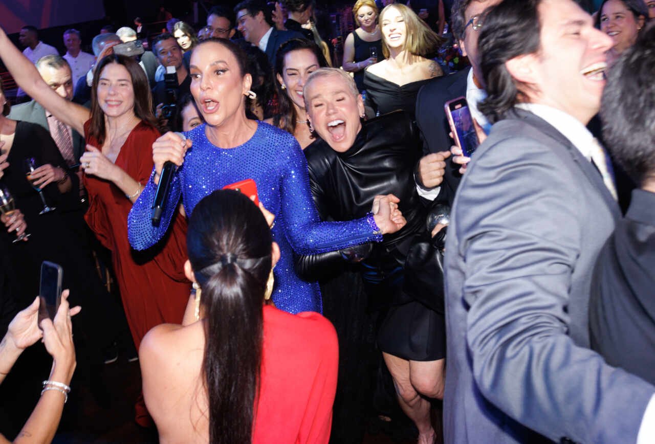 Ivete Sangalo faz roda de axé com Xuxa, Sasha e irmã de Ayrton Senna