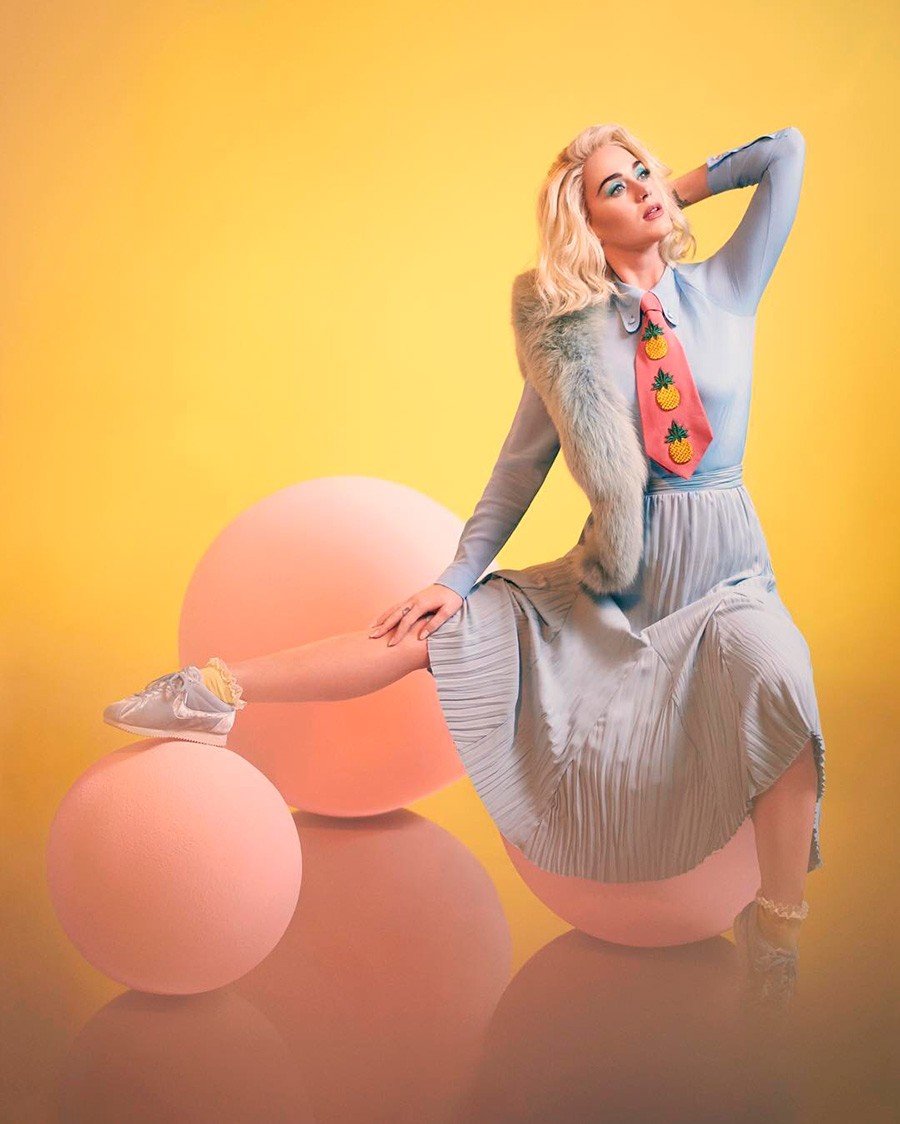 KATY PERRY CREDITO CAPITOL RECORDS 1