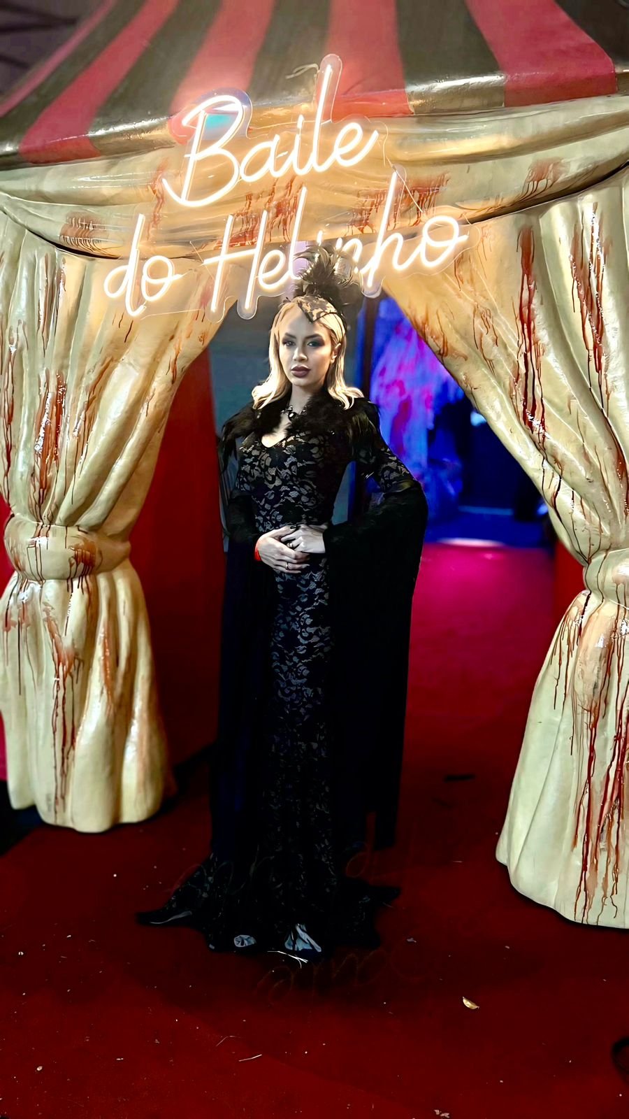 Celebridades agitam Baile de Halloween em São Paulo