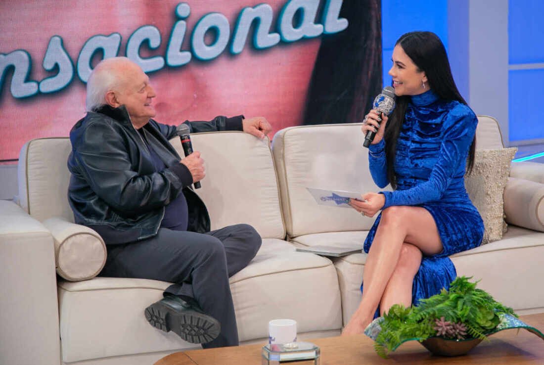 Daniela Albuquerque recebe especialistas para debater o universo dos famosos e da TV 17 Programa Sensacional - Crédito da Foto: RedeTV! / Divulgação