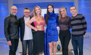 Daniela Albuquerque recebe especialistas para debater o universo dos famosos e da TV