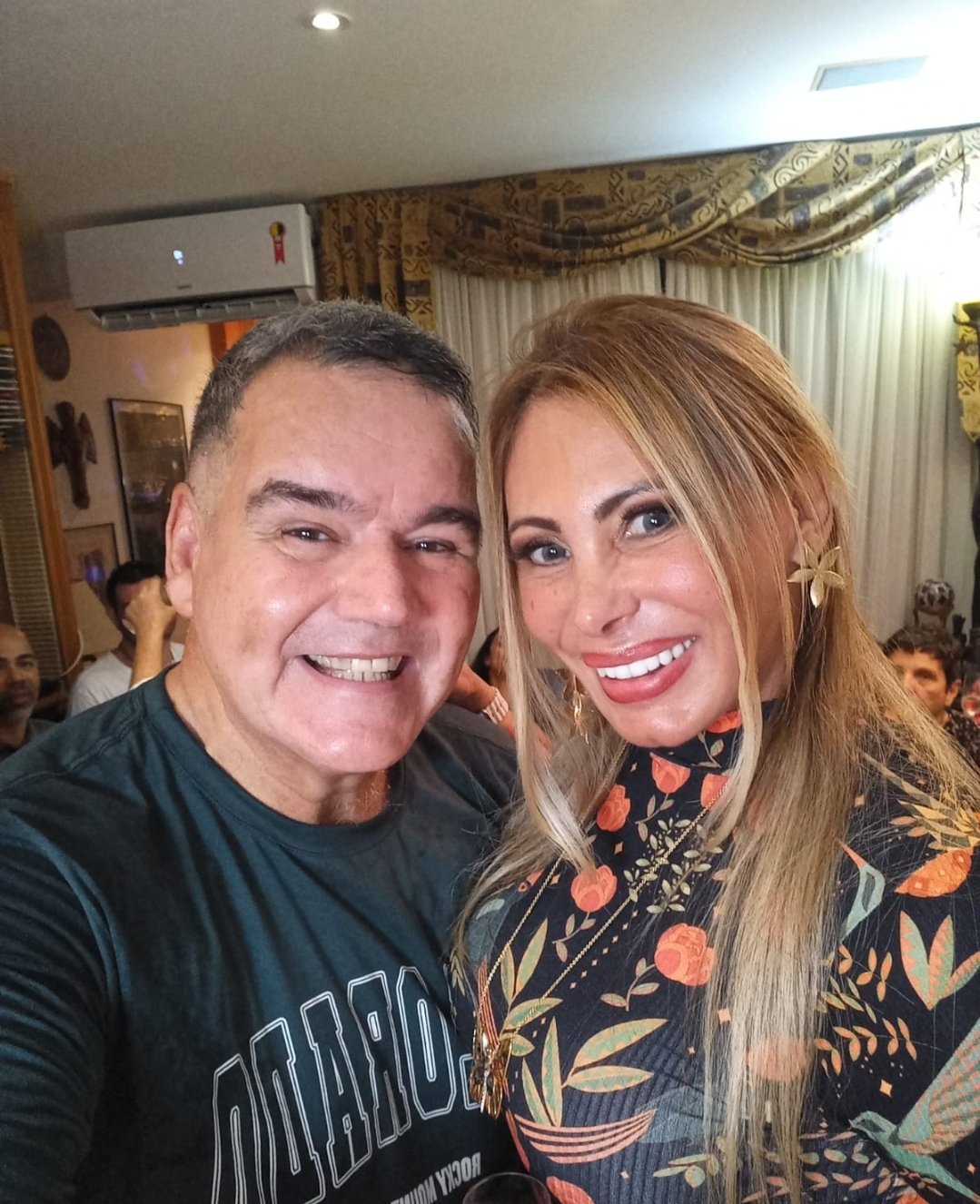 Fora do carnaval Ângela Bismarchi reencontrou amigo carnavalesco 18 Screenshot 20240930 160802 WhatsApp