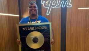 MC Delux comemora recorde de 15 milhões de streams