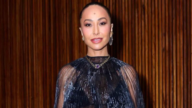 Sabrina Sato brilha ao mostrar barriguinha em look audacioso e transparente Sabrina Sato brilha ao mostrar barriguinha em look audacioso e transparente
