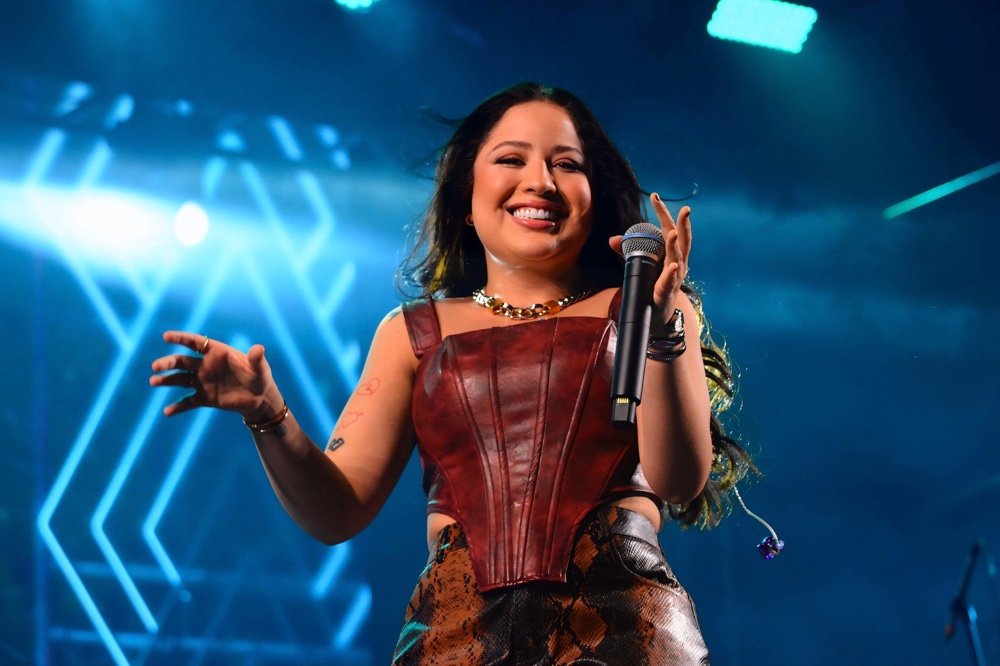 Mari Fernandez agita multidão em mega show inesquecível em Campos Novos Paulista Mari Fernandez agita multidão em mega show inesquecível em Campos Novos Paulista
