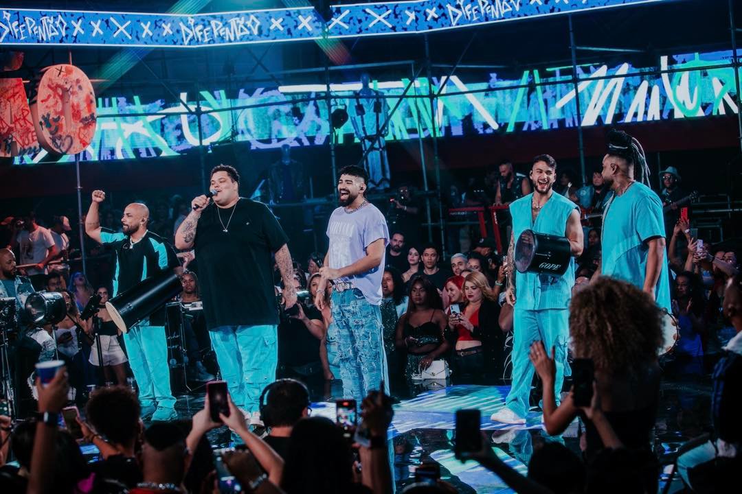 Dilsinho registra “Pagode Diferentão 2” com participações de Menos é Mais, Sorriso Maroto e Mari Fernandez 23 Foto: @daniivaiverdee e @daniivaiverdee / Bruna Teles - Caldi