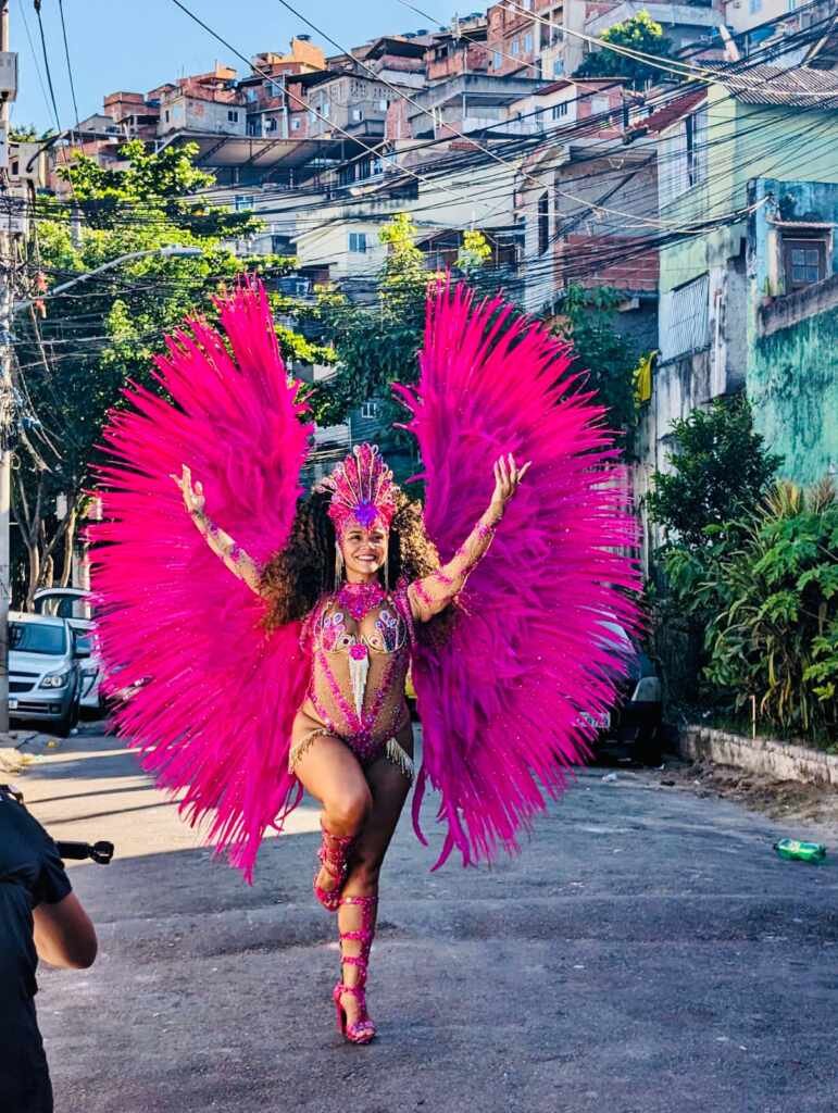 Ale Jansen é anunciada como Madrinha da escola Em Cima da Hora 17 Ale Jansen Fotos S1 Comunicacao 3