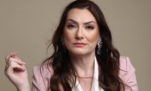 Juliana Conti: Psicóloga e Psicanalista esclarece a importância de reconhecer e tratar o Burnout