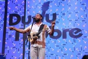 Dudu Nobre é internado às pressas no Rio após mal-estar e tem shows adiados