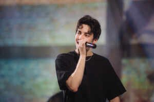 Sucesso nas redes sociais, Enzo Ferro aposta no POP funk e lança “Você Só Quer”