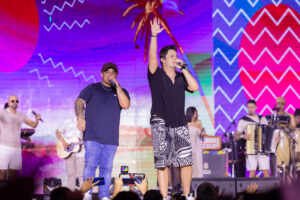 Matheus e Kauan levam “Praiou” para Goiânia pela primeira vez
