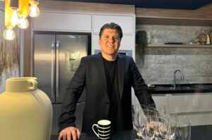 Carlos Mijolario: Conectando Clientes às Experiências Mais Exclusivas