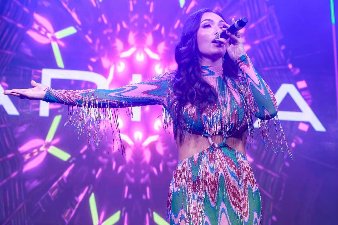 Karinah no palco 8