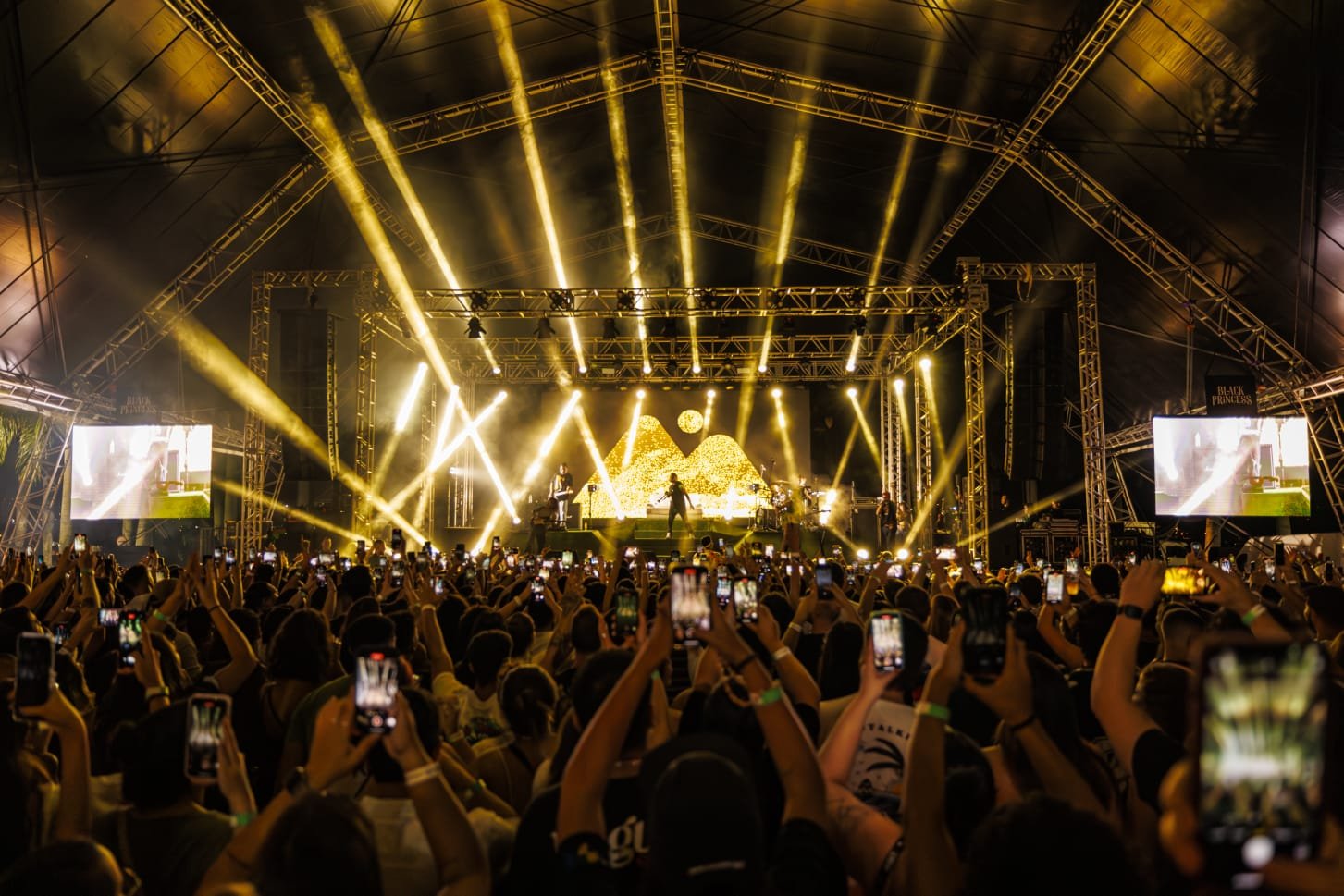 Multi Arena EP FM recebe estrelas da música em novembro com temporada de shows imperdível 17 PHOTO 2024 11 02 22 48 42 2