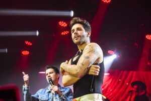 Hugo e Guilherme encantam público com performance excepcional no Villa Country
