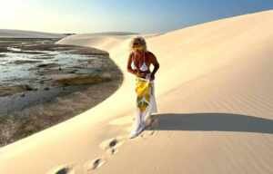 A artista Lenny Lopes desembarca em Maranhão para conexão com suas origens