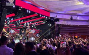 Jhennifer Lopes debuta em celebração que reuniu 1.200 convidados com show de Luan Santana