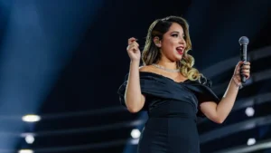 Marília Tavares leva o seu romantismo e voz potente para a Villa Country