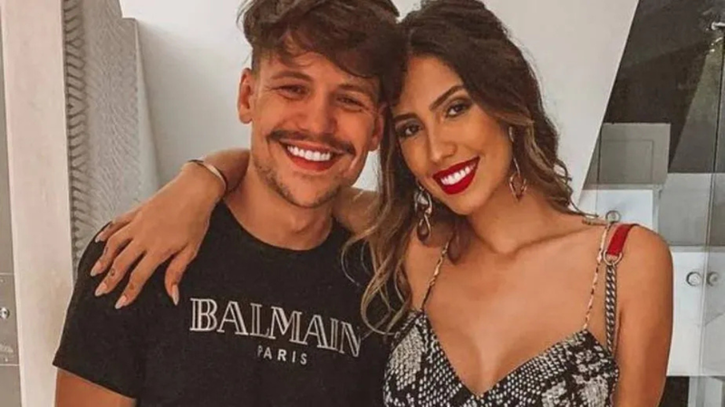 Após polêmicas, Saulo Poncio revela que pediu Gabi Brandt em casamento Após polêmicas, Saulo Poncio revela que pediu Gabi Brandt em casamento