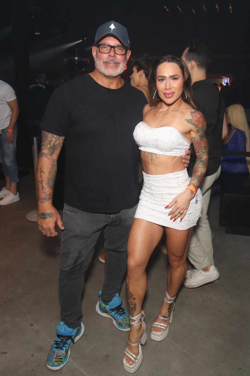 Jessica Alves brilha na noite paulistana ao lado de Alexandre e Fabi Frota