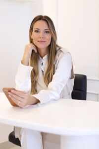 Harmonização Facial: A Arte de Resgatar a Beleza, a Confiança e a Autoestima por Renata Marins 25 7d26ce36 332b 4324 9424 721ac85d97d4 1