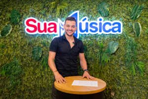 Leandro Cavichioli assina contrato com a Sua Música Digital e celebra nova fase