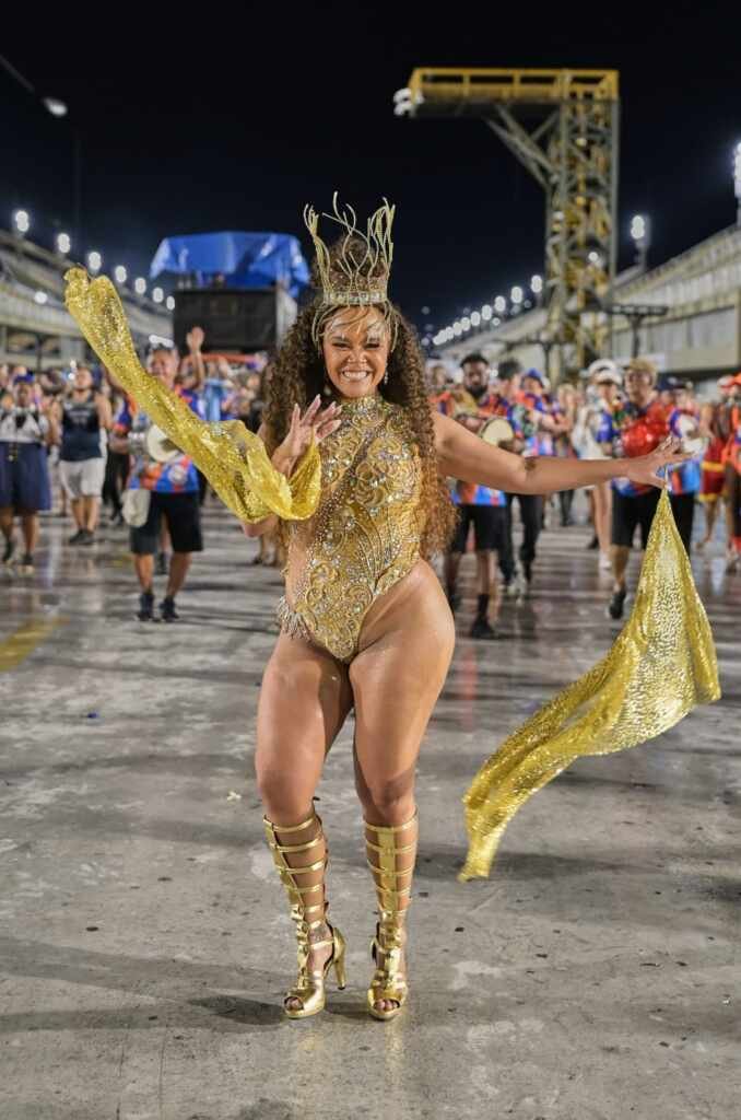 Madrinha da Em Cima da Hora inicia preparativos com fantasia do carnaval 2025 17 Ale Jansen Fotos S1 Fotografia 3