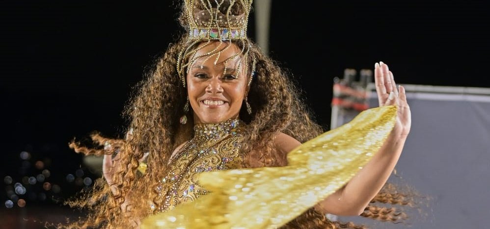 Madrinha da Em Cima da Hora inicia preparativos com fantasia do carnaval 2025 Madrinha da Em Cima da Hora inicia preparativos com fantasia do carnaval 2025
