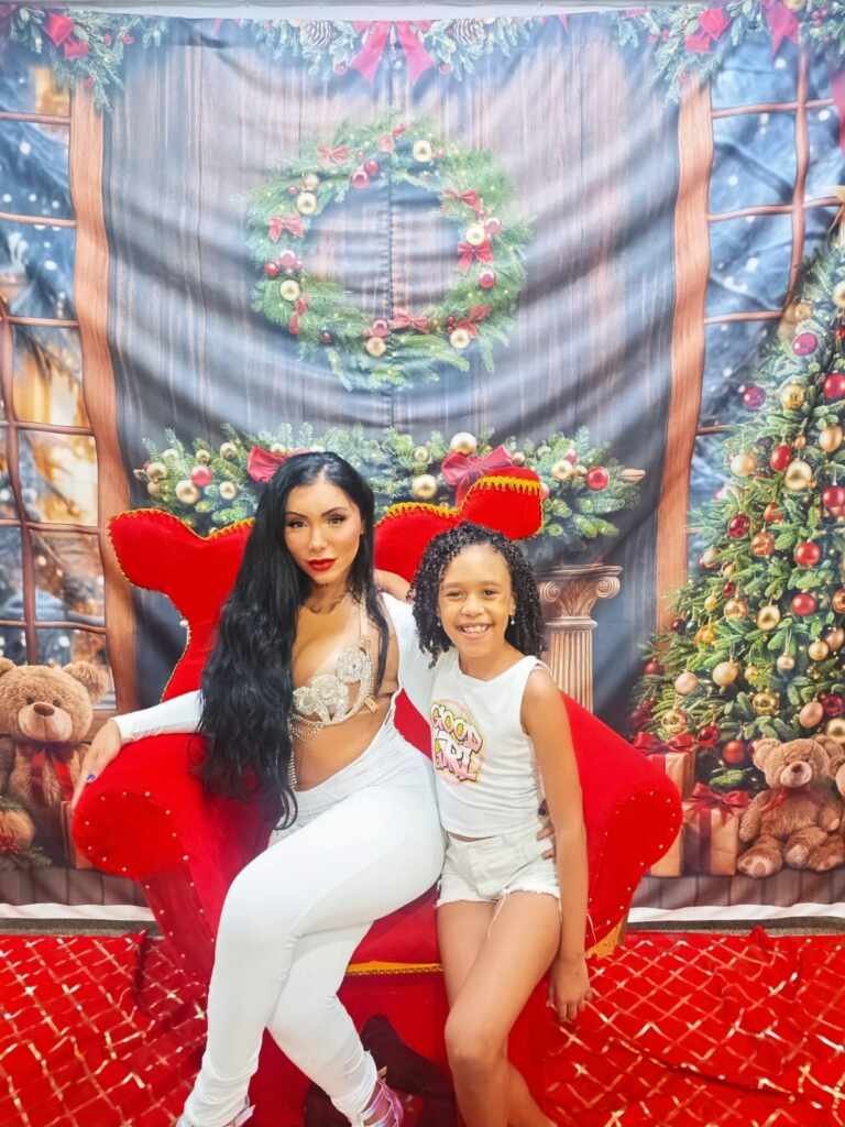 Musa da União da Ilha, Amanda Fernandes confraterniza com a escola em noite especial 21 Amanda Fernandes Uniao da Ilha Divulgacao Gardel Assessoria 1