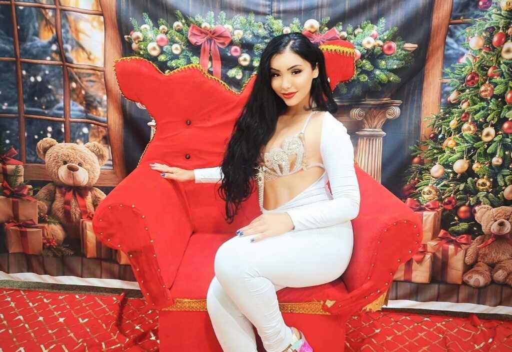 Musa da União da Ilha, Amanda Fernandes confraterniza com a escola em noite especial Musa da União da Ilha, Amanda Fernandes confraterniza com a escola em noite especial