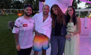 Sarah Beatriz foi uma das atrações no chá revelação da filha Neymar e Bruna Biancardi