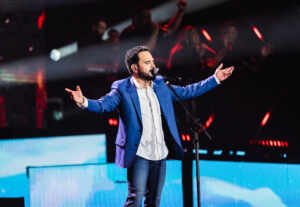 “Vitorioso És”, de Luciano Camargo, alcança números expressivos nas plataformas digitais